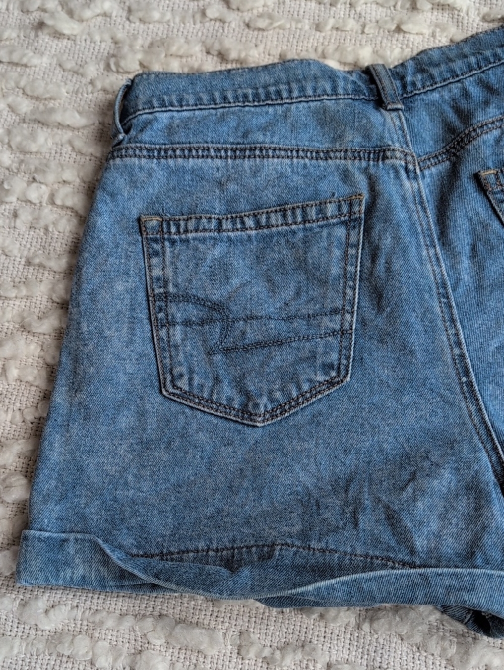 American Eagle Mom Short Pleated Coquette 4 High-Rise Rolled Hem Denim Shorts - Picture 12 of 15